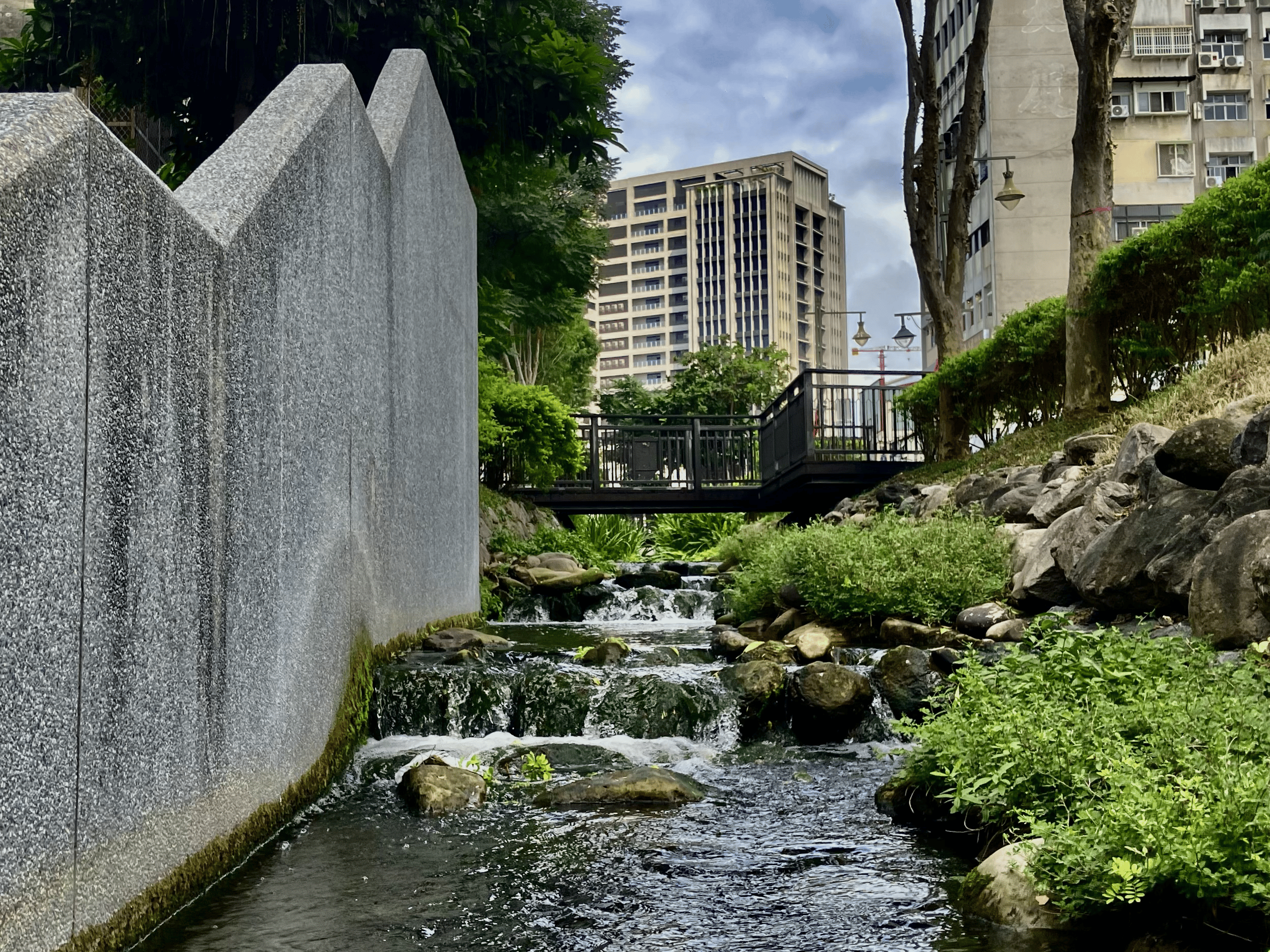 A little greenway near Luguang Village.