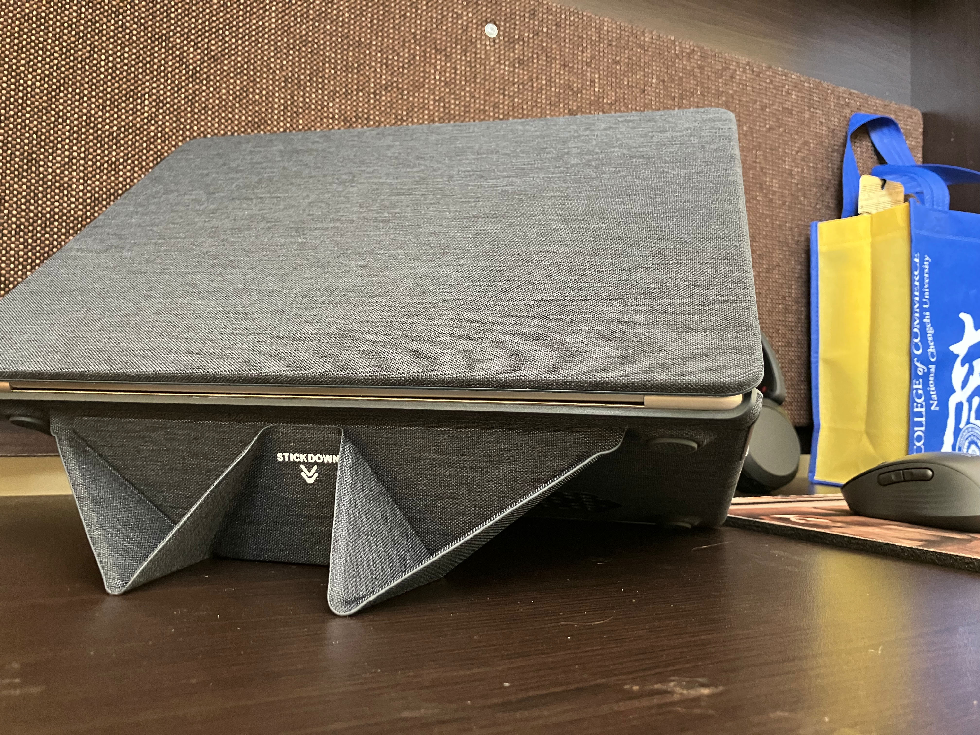 The folding system on the case is neat.