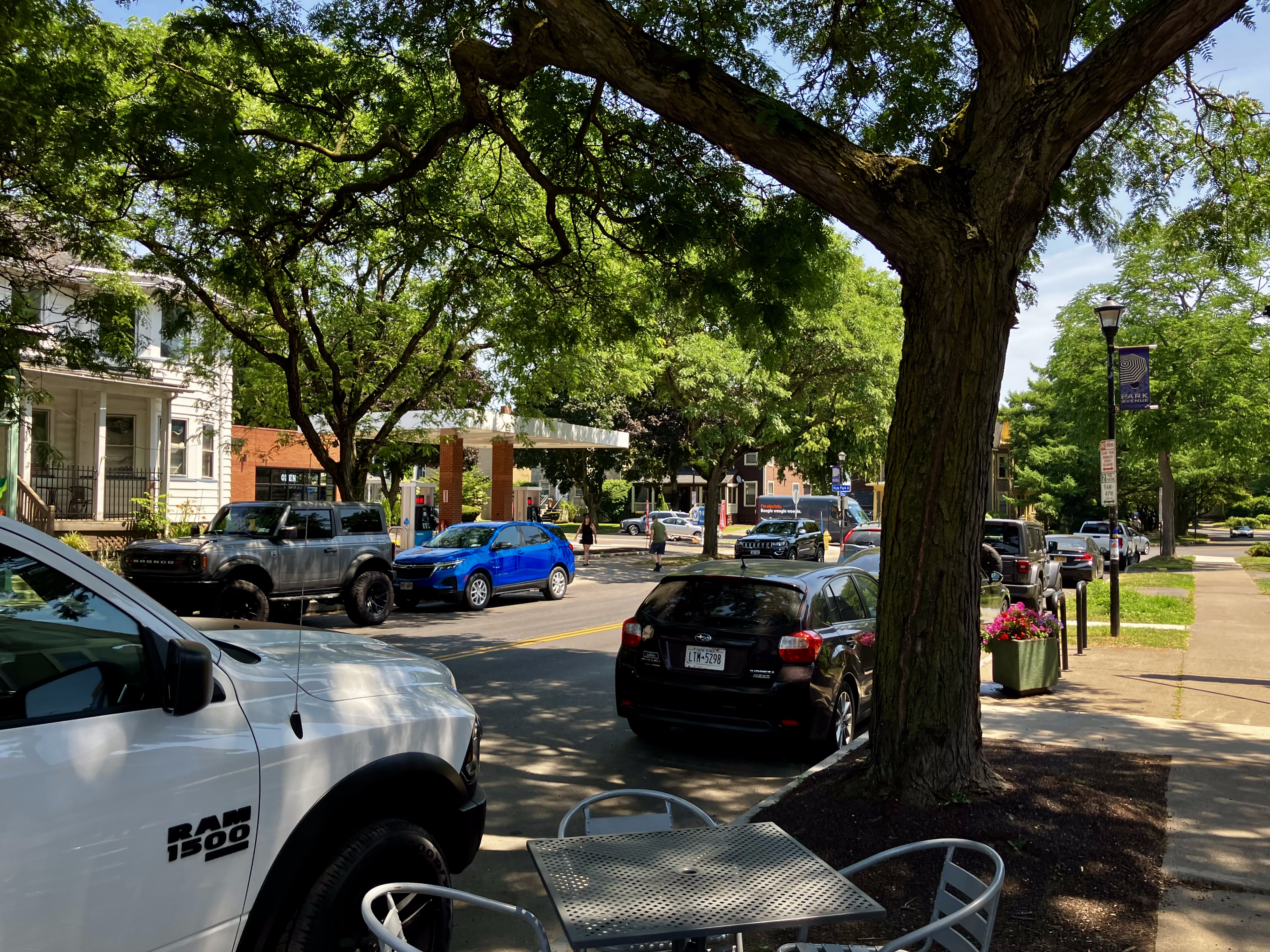 There are nice bike paths here, but also this Ram 1500.