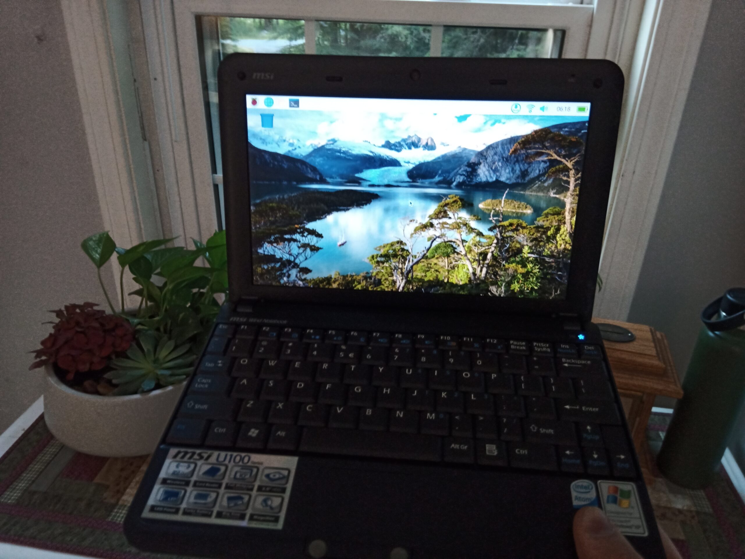 raspi_netbook_hand.jpg