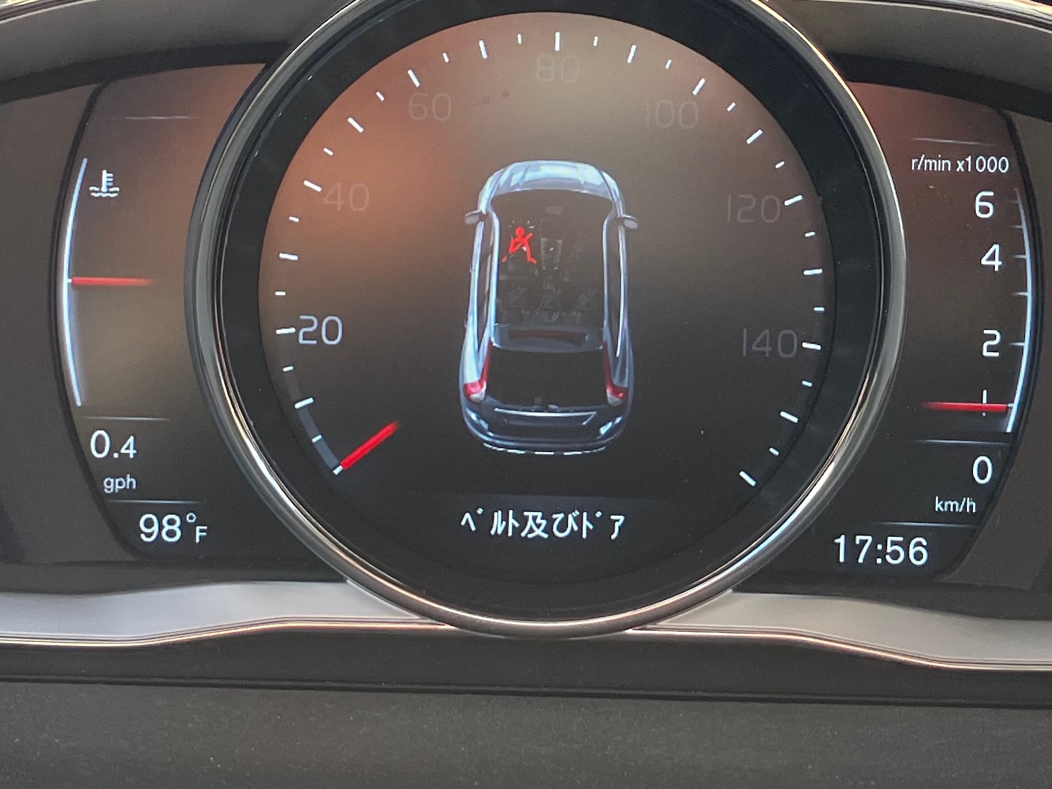 A Japanese message on a Volvo dashboard.
